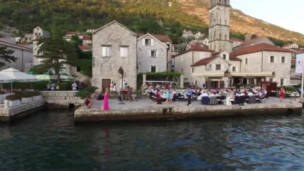 Eski şehir, Perast Kotor Koyu'ndaki, Karadağ kıyısında. İnci — Stok video