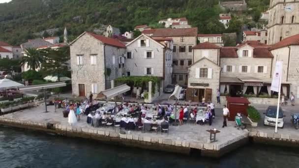 Eski şehir, Perast Kotor Koyu'ndaki, Karadağ kıyısında. İnci — Stok video