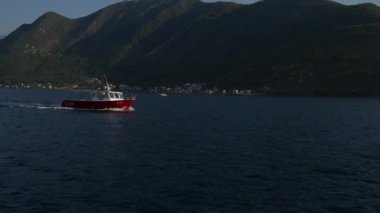Kotor Körfezi bota. Karadağ, Adriyatik su