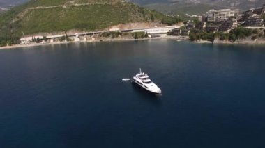 Deniz, hava fotoğrafçılığı dron, Budva yakınındaki Dukley G yat