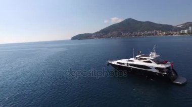 Deniz, hava fotoğrafçılığı dron, Budva yakınındaki Dukley G yat