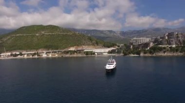 Deniz, hava fotoğrafçılığı dron, Budva yakınındaki Dukley G yat