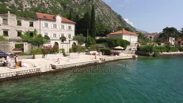 De villa ligt in het dorp van Ljuta. Baai van Kotor, Montenegro, Adr — Stockvideo