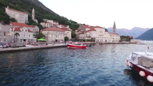 오래 된 도시의 Perast 베이 코토르, 몬테네그로의 해 안에. Th — 비디오