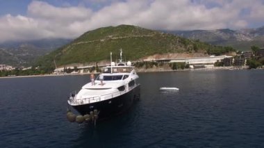 Deniz, hava fotoğrafçılığı dron, Budva yakınındaki Dukley G yat