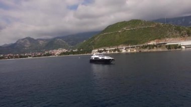Deniz, hava fotoğrafçılığı dron, Budva yakınındaki Dukley G yat