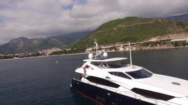 Deniz, hava fotoğrafçılığı dron, Budva yakınındaki Dukley G yat