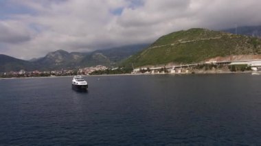 Deniz, hava fotoğrafçılığı dron, Budva yakınındaki Dukley G yat