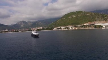 Deniz, hava fotoğrafçılığı dron, Budva yakınındaki Dukley G yat
