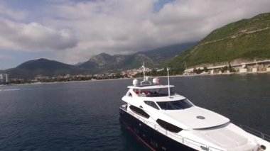 Deniz, hava fotoğrafçılığı dron, Budva yakınındaki Dukley G yat