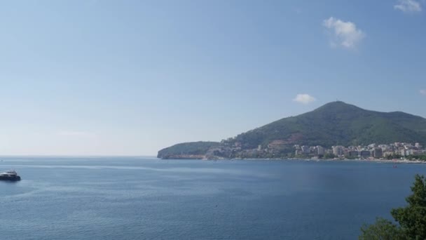 Bateau dans la mer, drone photo aérienne, Budva, près de Dukley G 