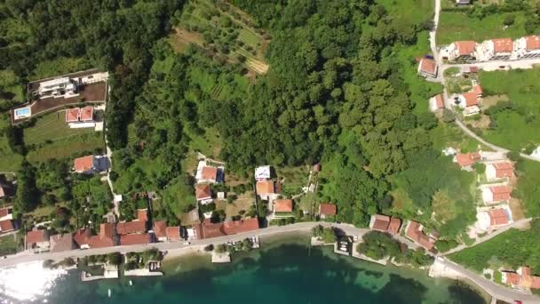 Tomter till salu i Montenegro. Hotell vid havet. Den stad av Prcan — Stockvideo