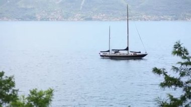 Yatlar, tekneler, gemiler Kotor Koyu'nun içinde Adriyatik Denizi, Karadağ