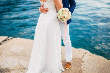 Gelinin elinde düğün buketi