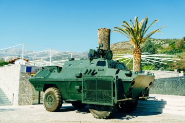 Karadağ Ordusunun askeri araçları, yeşil kamuflaj