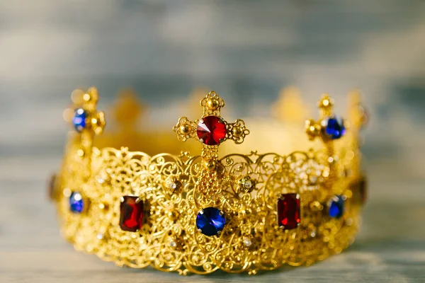 Golden crown encrusted with precious stones for wedding in church — Stock Photo, Image