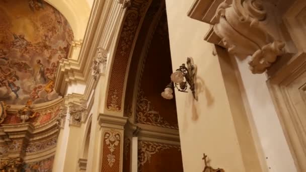 Εσωτερικό της εκκλησίας του Αγίου Ιγνάτιου στο Ντουμπρόβνικ της Κροατίας. — Αρχείο Βίντεο