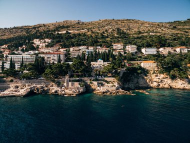 Dubrovnik, Hırvatistan - 27 Haziran 2019: Grand Villa Arjantin ve Villa Sheherezade topraklarının havadan görünüşü. Dubrovnik 'in en iyi otelleri..