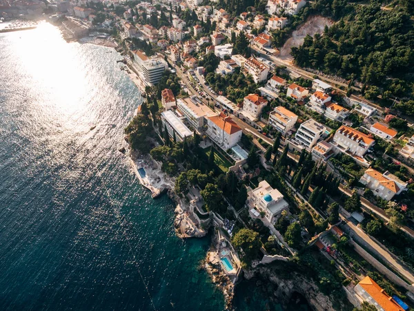 Dubrovnik, Croácia - 27 de junho de 2019: Vista aérea do território da Grand Villa Argentina e Villa Sheherezade. Os melhores hotéis em Dubrovnik . — Fotografia de Stock
