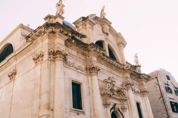 Gevel van Vlaha kerk, Dubrovnik, Kroatië, Europa. — Stockfoto