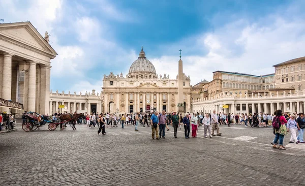 Roma 'daki Aziz Peter Meydanı