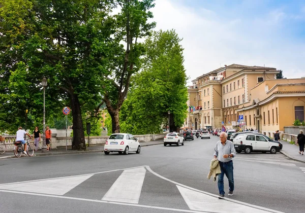 로마, 이탈리아에서 바쁜 거리 — 스톡 사진