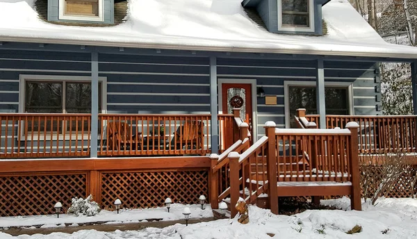 Cozy Cabin in the Winter — Stock Photo, Image