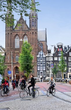 Amsterdam'da sokak görünümü