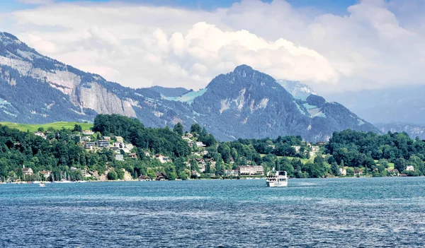 Vierwaldstättersjön i Schweiz — Stockfoto