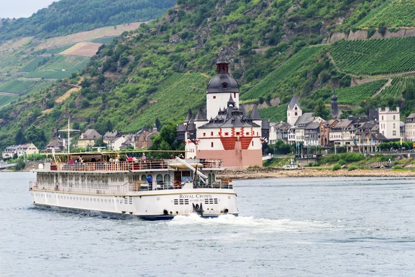 Flussboot auf dem Rhein — Stockfoto
