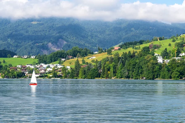 Lago lucerna em Suíça — Fotografia de Stock