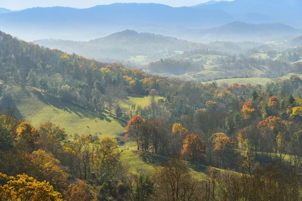 Herfst in de heuvels van North Carolina — Stockfoto