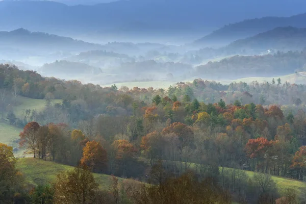 Autumn Colors and a Fog Mist over the Valley — Stock Photo, Image