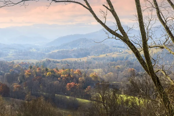 Morning Glow over the valley in NC — ストック写真