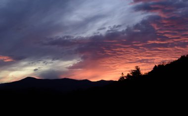 Kuzey Carolina 'da Magenta Gece Gökyüzü