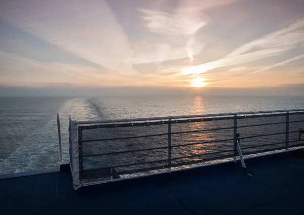北の海の夕暮れ時を表示します。 — ストック写真