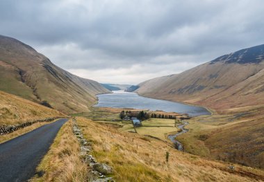 Kışın tipik İskoç manzara