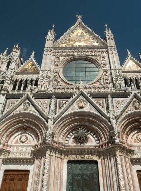 Batı cephesinde Siena Katedrali'nin