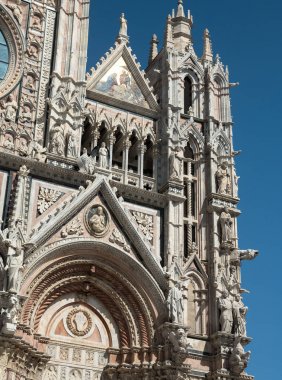 Batı cephesinde Siena Katedrali'nin