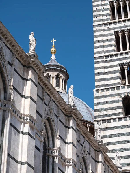 Utsidan av Sienas katedral — Stockfoto