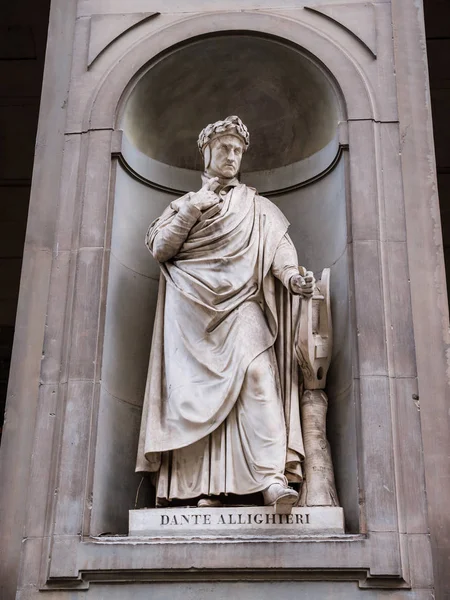 Estatua de Dante Allighieri — Foto de Stock