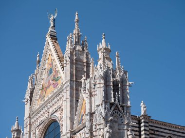 Batı cephesinde Siena Katedrali'nin