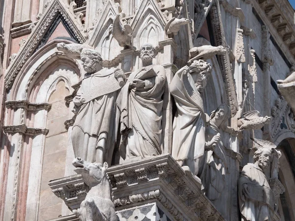 Außenansicht der Kathedrale von Siena — Stockfoto