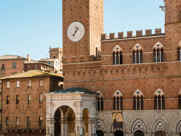 Pohled na Palazzo Pubblico, Siena, Itálie — Stock fotografie
