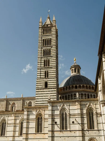 Экстерьер Сиенского собора, Италия — стоковое фото