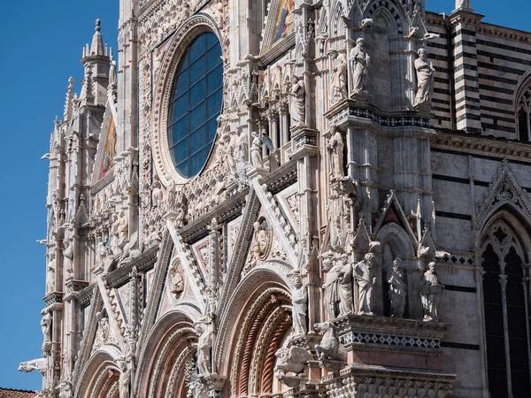 Západní fasáda Siena Cathedral — Stock fotografie