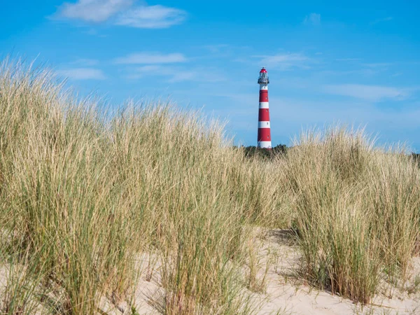 Veduta sul faro nelle dune di Ameland, Olanda — Foto Stock