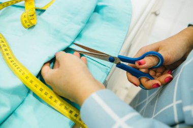 Santimetre ve kumaş makas