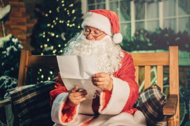 Noel Baba'ya mektup çocuklar okuyun.