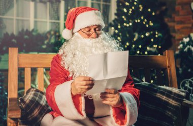 Noel Baba'ya mektup çocuklar okuyun.